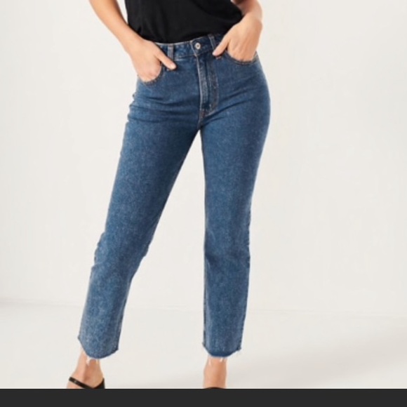 Abercrombie Zoe Natural Rise Ankle Straight Jean size 26 medium wash - Picture 2 of 7